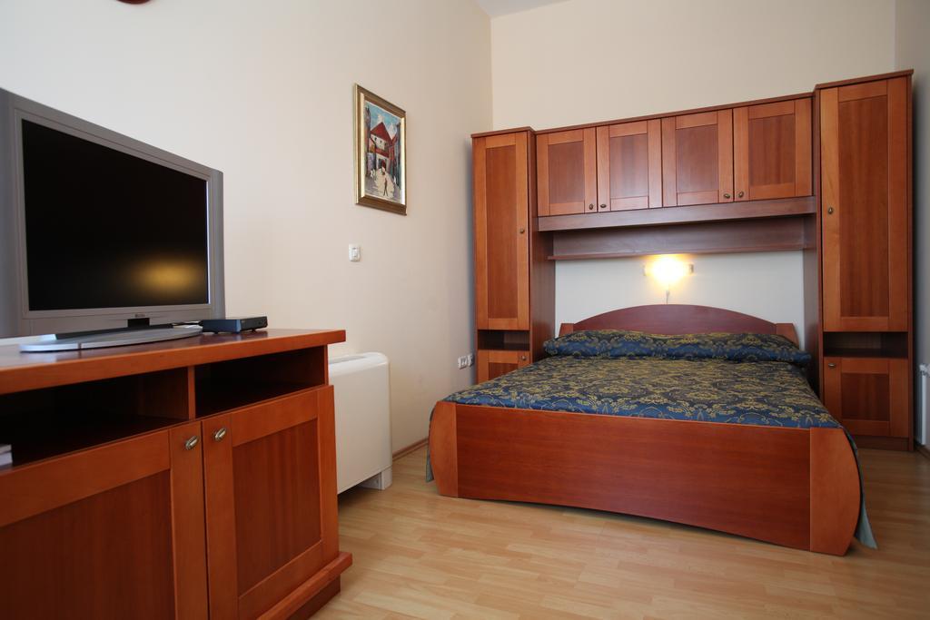 Studio Apartmani Bijeli Delfin 비오그라드나모루 객실 사진