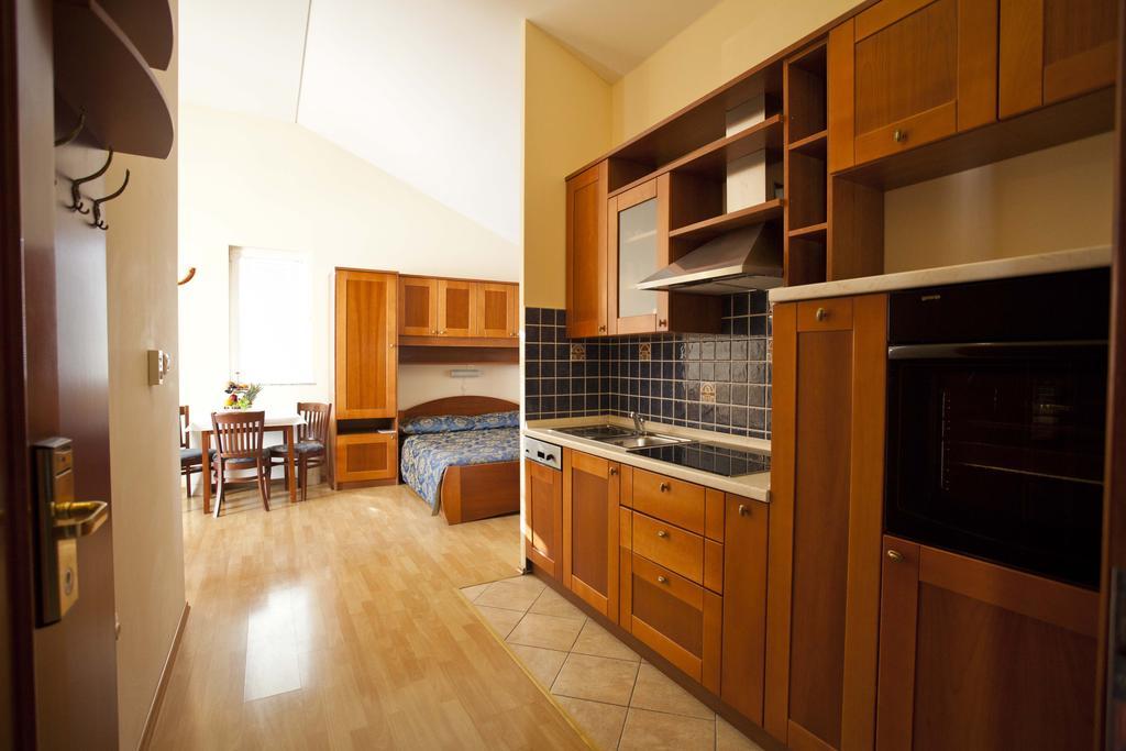 Studio Apartmani Bijeli Delfin 비오그라드나모루 외부 사진