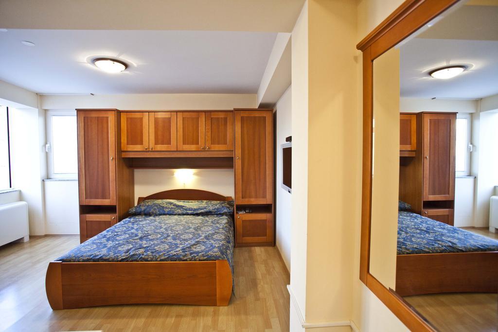 Studio Apartmani Bijeli Delfin 비오그라드나모루 객실 사진