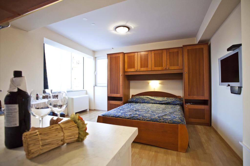 Studio Apartmani Bijeli Delfin 비오그라드나모루 객실 사진