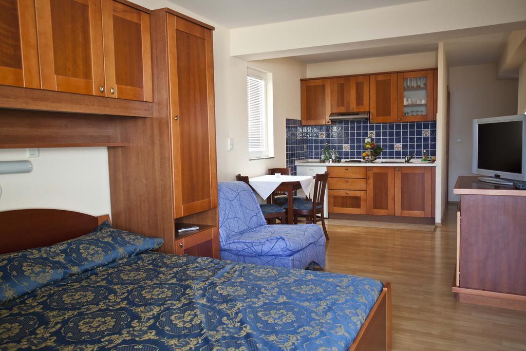 Studio Apartmani Bijeli Delfin 비오그라드나모루 객실 사진
