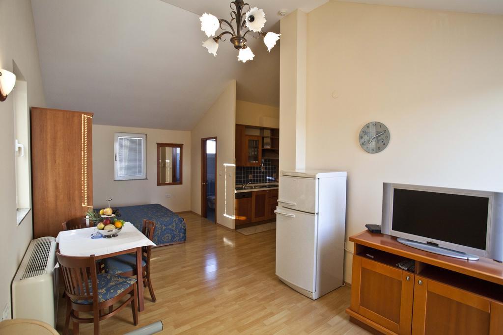Studio Apartmani Bijeli Delfin 비오그라드나모루 외부 사진